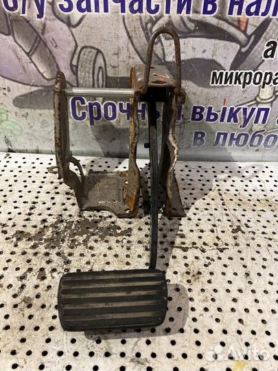 Педаль тормоза Renault Sandero