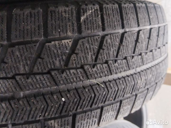 Bridgestone Blizzak VRX 215/65 R16 98S