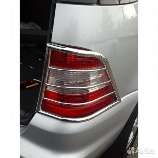 Декоративная защита задних фонарей Mercedes ML