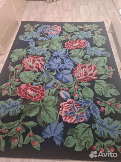 Ковер шерстяной новый