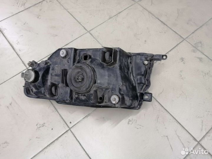 Фара правая mitsubishi pajero io