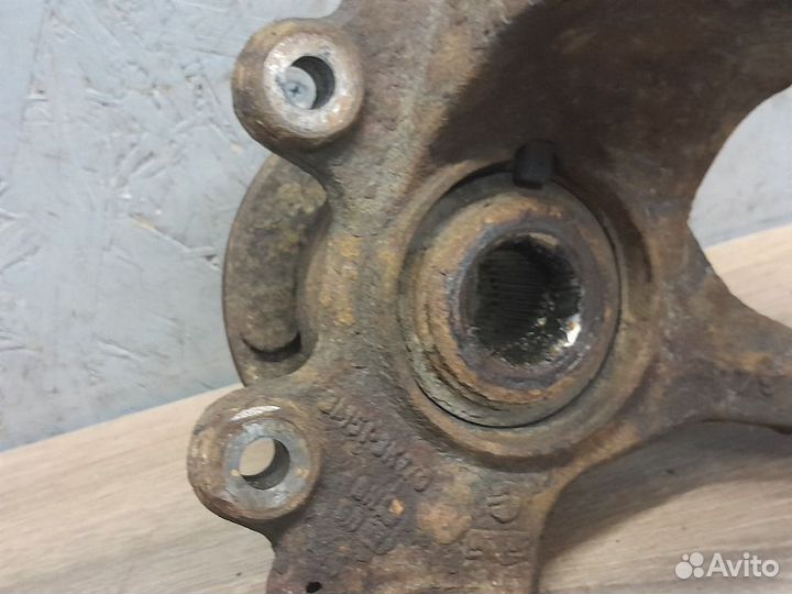 Кулак поворотный правый Ford Focus II (2005—2008)