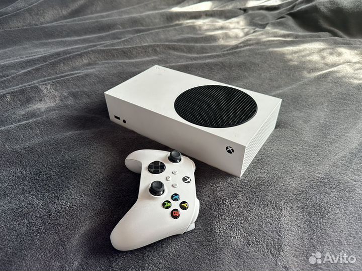 Xbox series s с подпиской GamePass на пол года