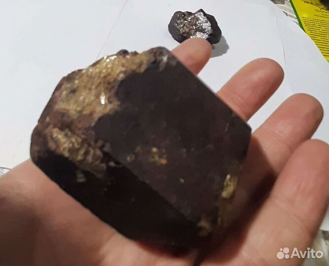 Гранат альмандин, сапфир