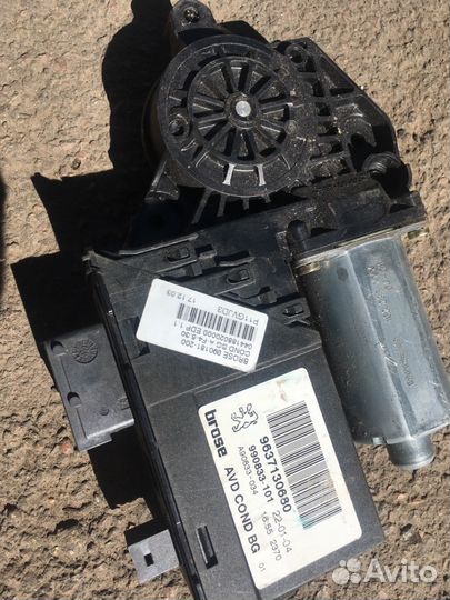 Пежо 307 моторчик стекла правай