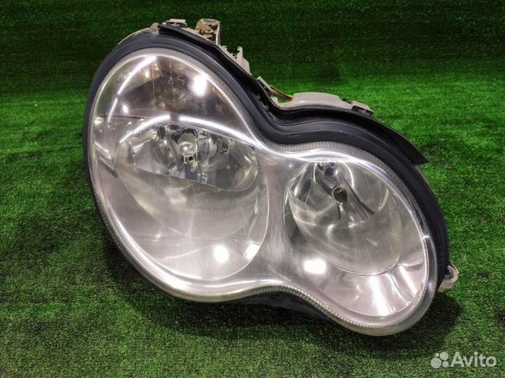 Фара передняя правая Mercedes Benz C W203