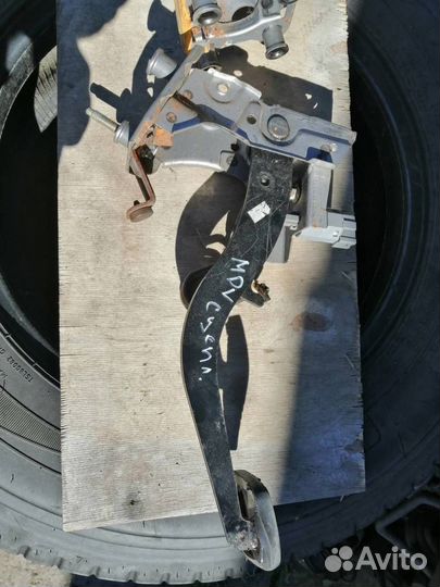 Педаль сцепления Mazda MPV LW