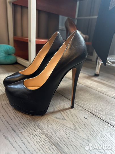 Ciuseppe zanotti design