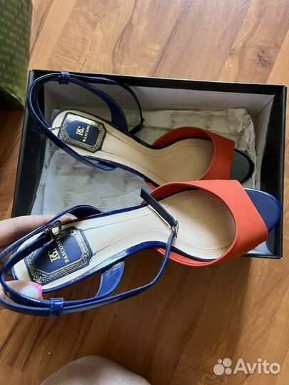 Босоножки женские