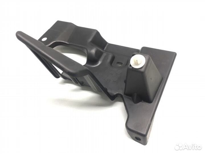 Дефлектор радиатора правый Mitsubishi Outlander 3