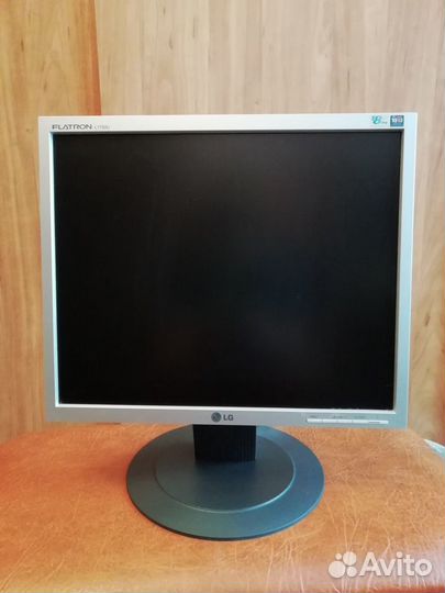Монитор LG Flatron L1750U 17