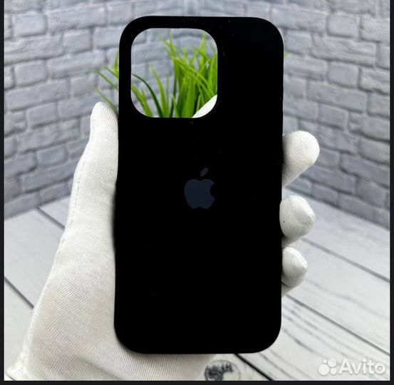 Силиконовый чехол на iPhone
