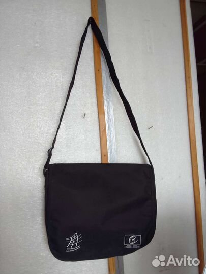 Сумка для ноутбука через плечо