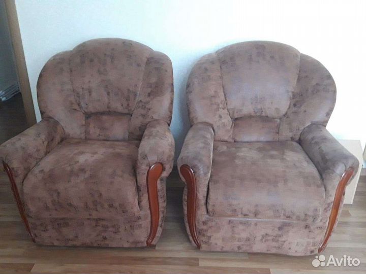 Диван угловой и 2 кресла