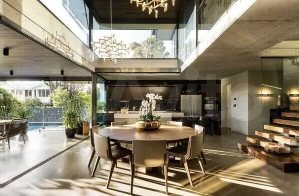 Дом 360 м² на участке 10 сот.