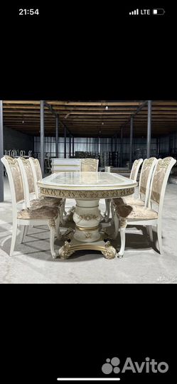 Столы и стулья