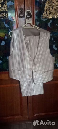 Костюм тройка