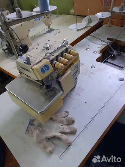 Швейная машинка оверлок пятиниточный б\у