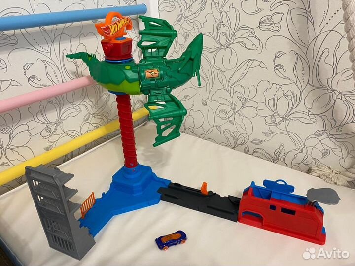 Трек Hot wheels хотвилс со звуком и движением