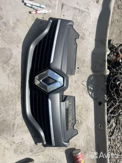 Решетка Рено Sandero 2