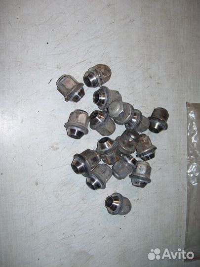 Колесня гайка М 12/1.5