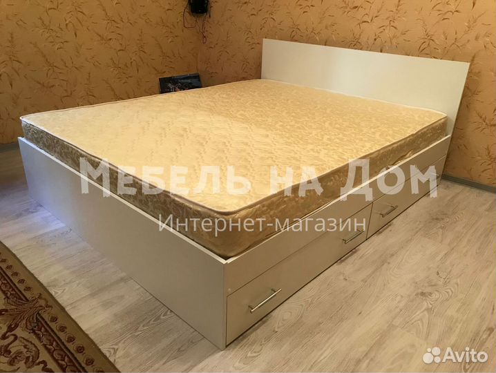 Кровать