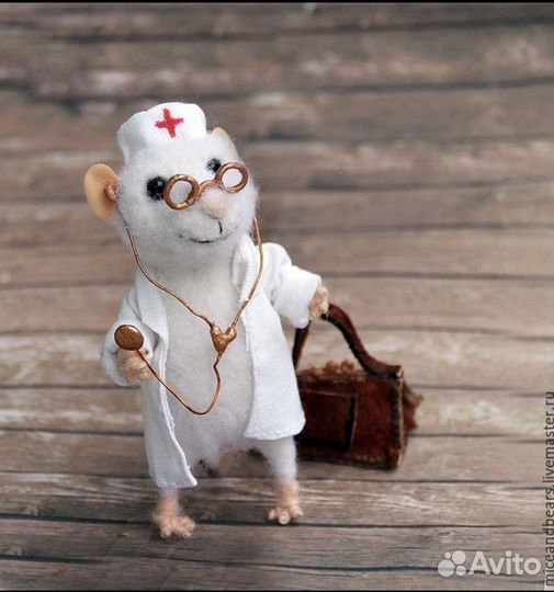 Авторская кукла мышь доктор, подарок врачу