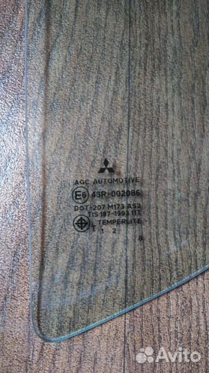 Форточка левая Mitsubishi L200 л200 2013