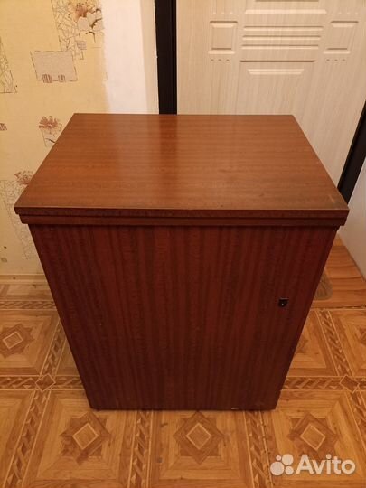 Швейная машинка с ножным приводом