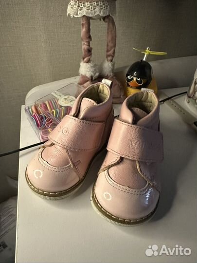 Детские ботинки и сандали 18 размера