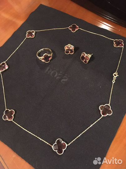 Набор ювелирных украшений из золота и султанита