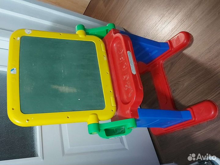 Детский столик мольберт