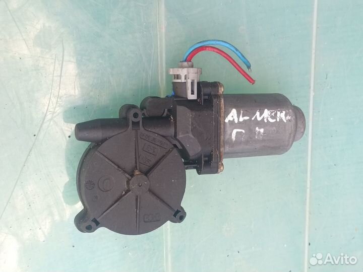 Nissan Almera передний правый моторчик стеклоподъе