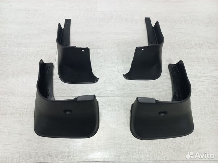 Брызговик передние комплект Toyota Corolla 2006-13