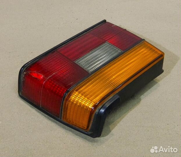 Фонарь правый VW Jetta 2 (дефект)