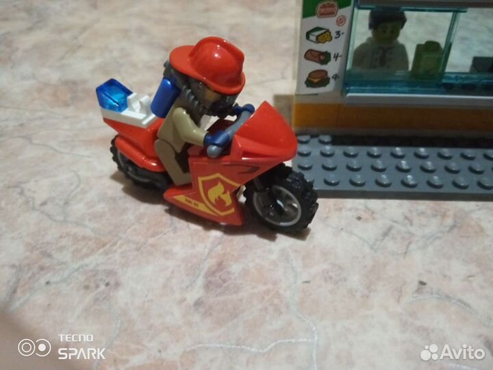 Lego набор: Пожар в Бургер Кафе (60214)