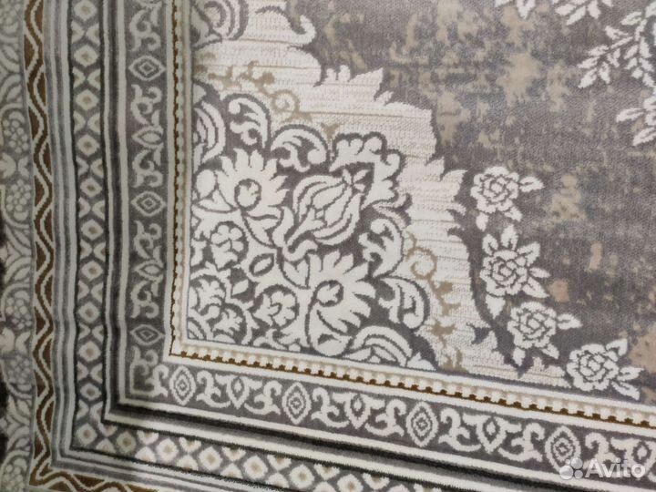 Ковёр 2,5 на 3,5 на пол