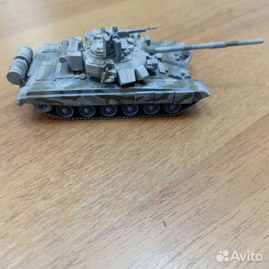 Танк Т-90 масштаб 1/72