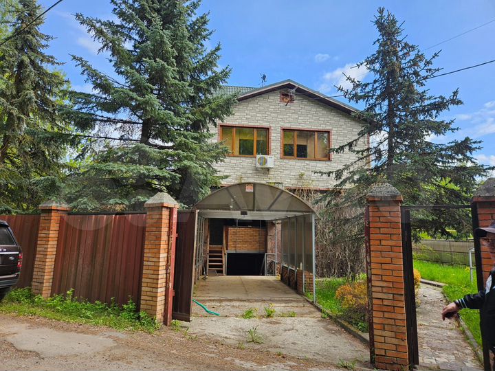 Дом 194,4 м² на участке 12 сот.