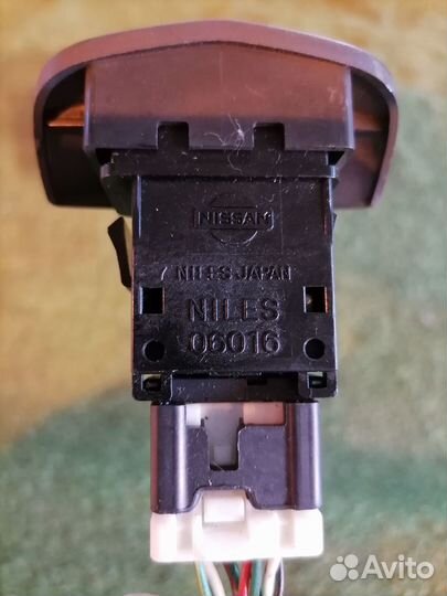 Кнопка аварийной сигнализации 25290AU000 Nissan Pr