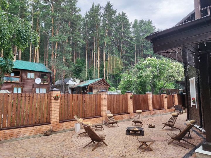 Дом 223 м² на участке 7,5 сот.