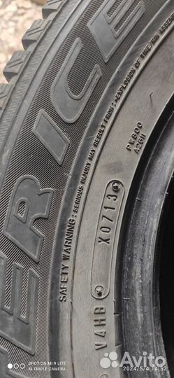 Dunlop SP Winter Ice 01 215/65 R16