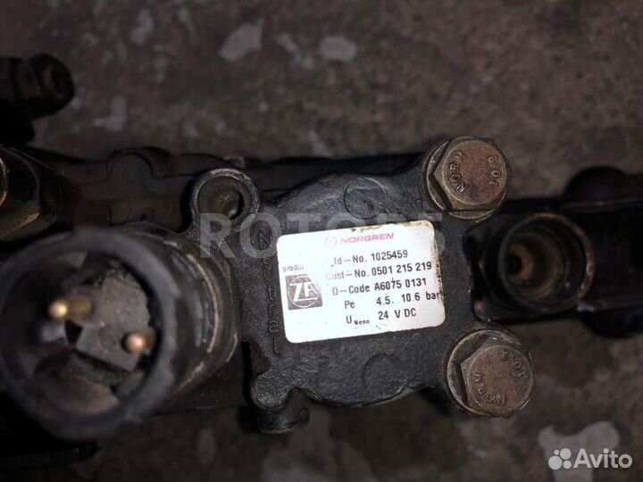 Клапана кулисы кпп Renault Magnum 4 2007 1025459