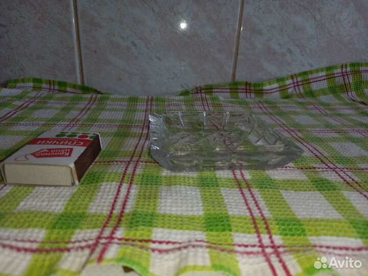 Стеклянные бокалы