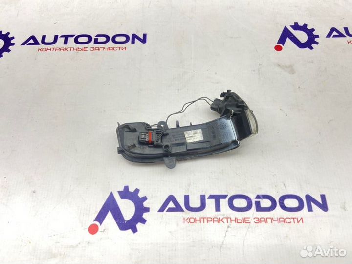 Повторитель поворота левый Mercedes E W211