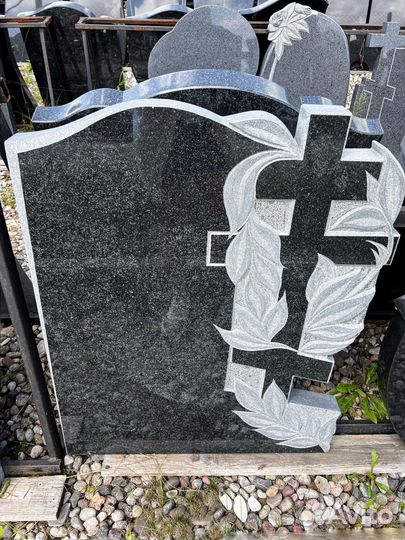 Памятники из гранита. Установка под ключ