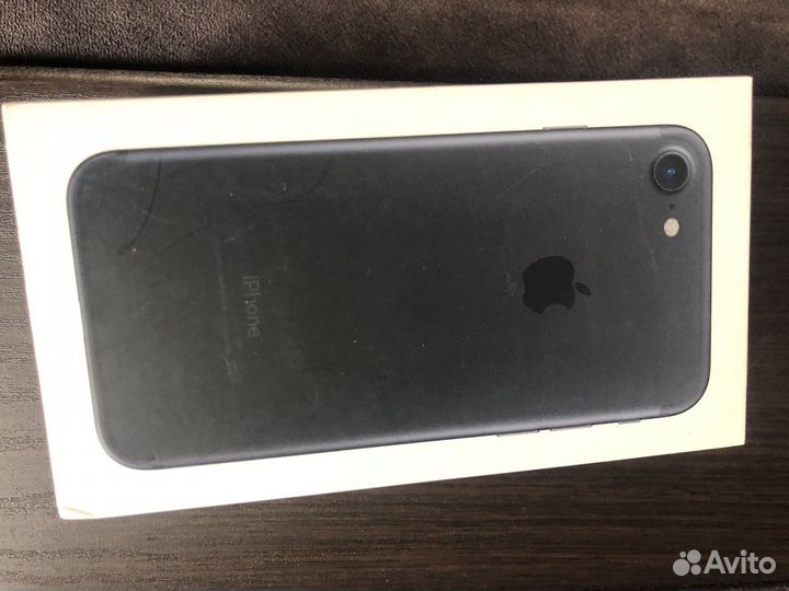 Телефон iPhone 7