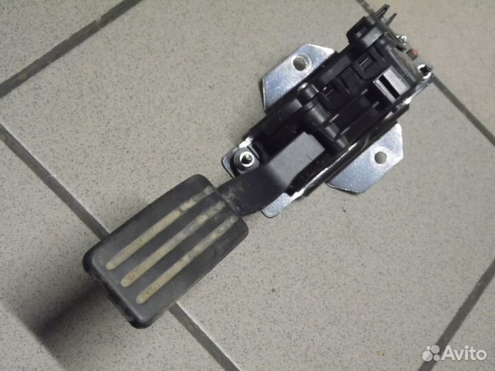 Электронная педаль газа Рено Дастер