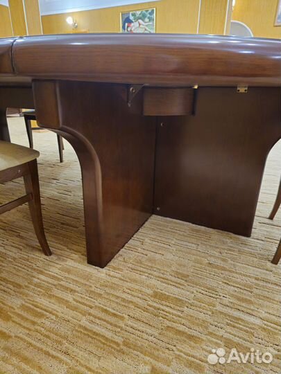 Президентский стол из красного бука