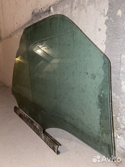Стекло переднее правое w202